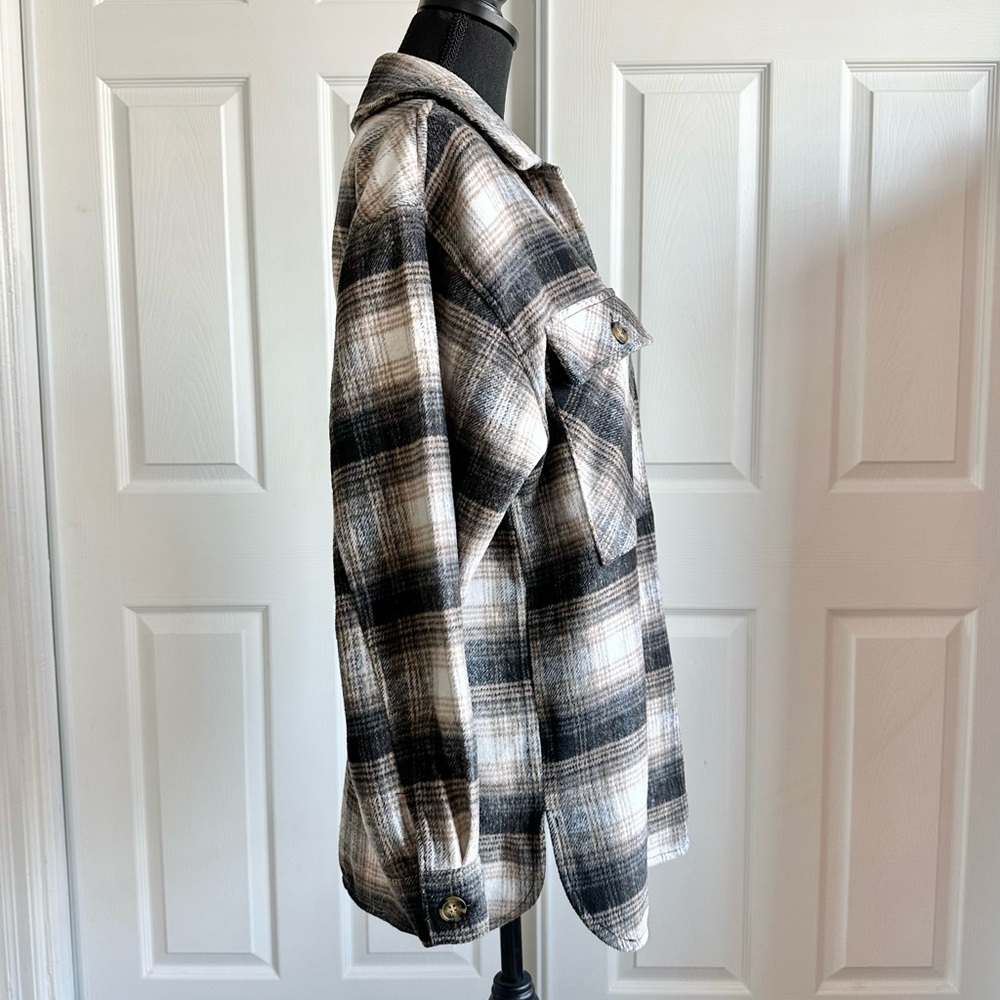 Wild Fable Gray and Tan Flannel Fleece Shacket - Picture 3 of 6